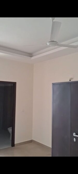 Room in 4 BHK Penthouse at Amrapali Sapphire, Sector 45 – for Rent