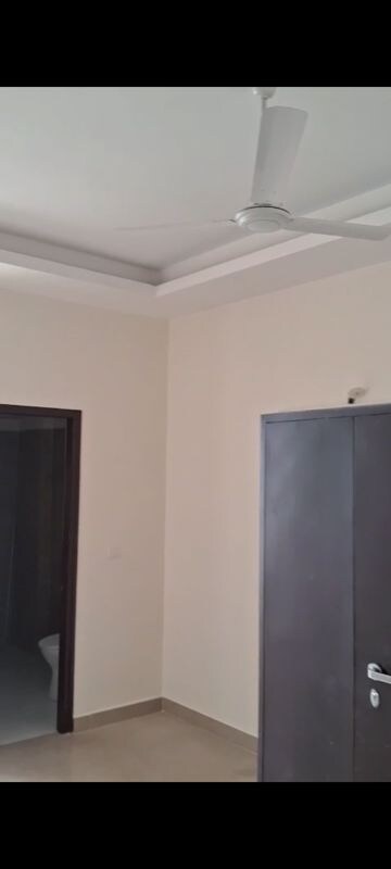 Room in 4 BHK Penthouse at Amrapali Sapphire, Sector 45 – for Rent