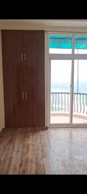 Room in 4 BHK Penthouse at Amrapali Sapphire, Sector 45 – for Rent