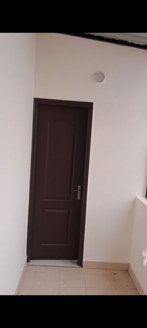 Furnished Amenities in 4 BHK Penthouse at Amrapali Sapphire, Sector 45 – for Rent