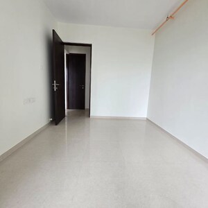 Room in 2 BHK Apartment at Kalpataru Elitus, Asha Nagar – for Rent