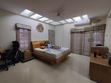 Living Room in 4 BHK Apartment at Indiranagar – for Rent