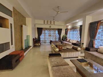 Living Room in 4 BHK Apartment at Indiranagar – for Rent