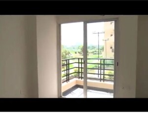 Room in 2 BHK Apartment at Oasis GrandStand, Sector 22d Yamuna Expressway – for Sale