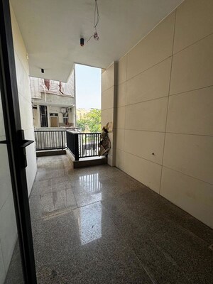 Balcony in 3 BHK Builder Floor at Unitech South City II, Sector 50 – for Rent