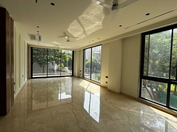 Room in 3 BHK Builder Floor at Unitech South City II, Sector 50 – for Rent