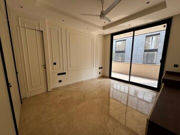 Room in 3 BHK Builder Floor at Unitech South City II, Sector 50 – for Rent