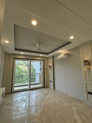 Room in 3 BHK Builder Floor at Ansal Sushant Apartments, Sushant Lok I – for Rent