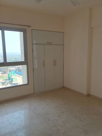 Room in 2 BHK Apartment at Piramal Vaikunth, Balkum Pada – for Rent