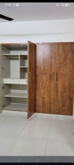 Furnished Amenities in 3 BHK Apartment at Saket Complex, Kalwa – for Rent