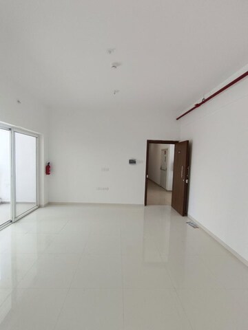 Room in 2 BHK Apartment at Runwal The Central Park, Chinchwad – for Rent