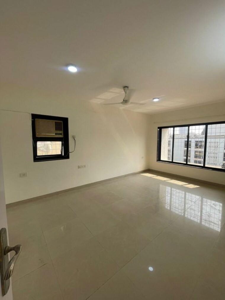 Room, khar west 3 Bedroom 1100 Sq.Ft. Apartment In Khar West Mumbai 9857495