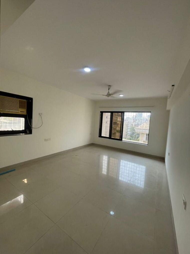 Room, khar west 3 Bedroom 1100 Sq.Ft. Apartment In Khar West Mumbai 9857495