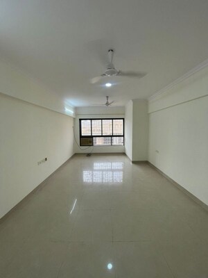 Room in 3 BHK Apartment at Khar West – for Rent