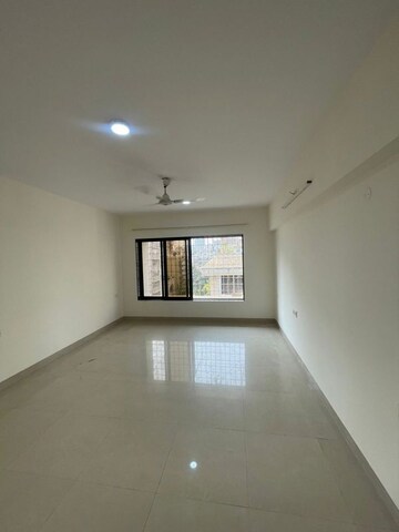 Room in 3 BHK Apartment at Khar West – for Rent