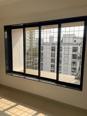 Room in 3 BHK Apartment at Khar West – for Rent