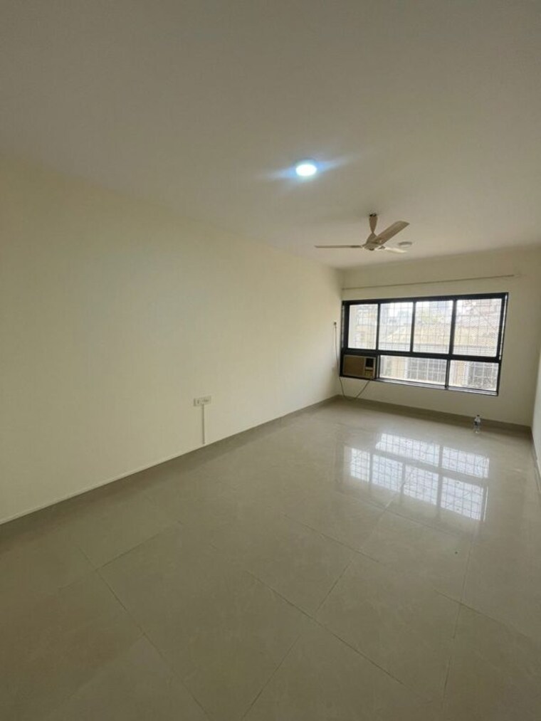 Room, khar west 3 Bedroom 1100 Sq.Ft. Apartment In Khar West Mumbai 9857495