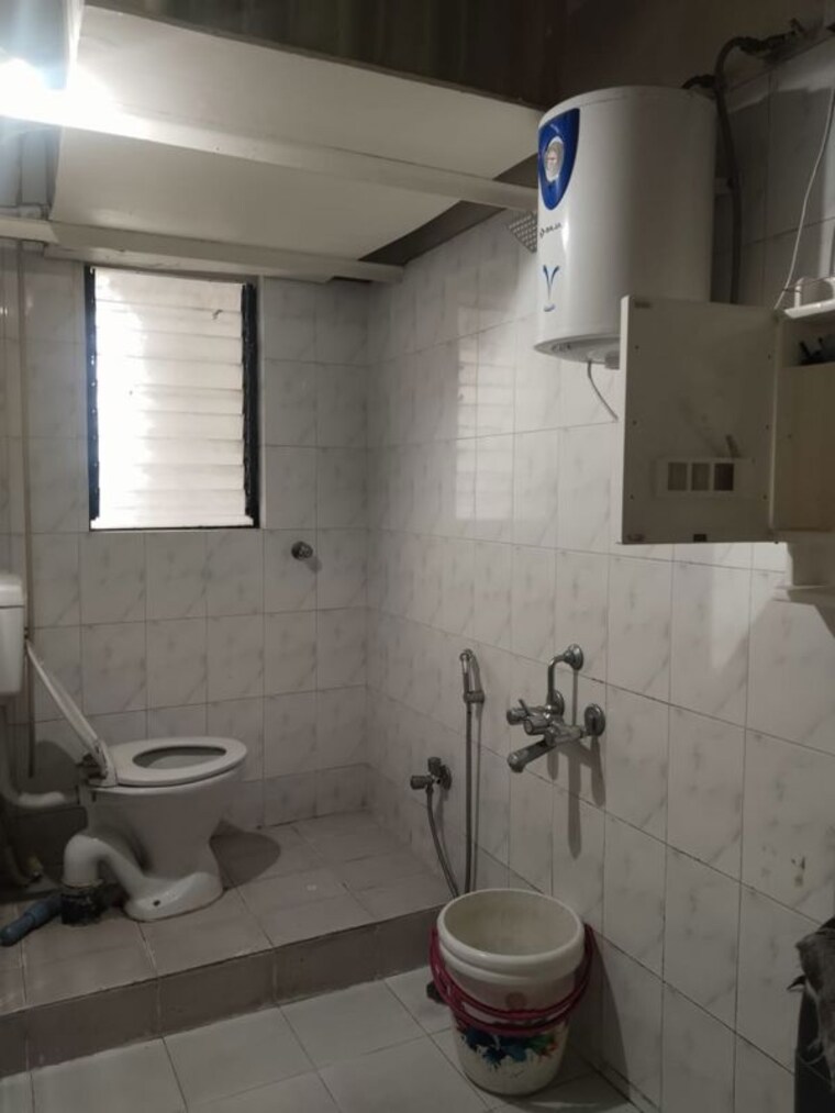 Bathroom, pragati-apartments-dahanukar-colony 2 Bedroom 1200 Sq.Ft. Apartment In Dahanukar Colony Pune 9857649