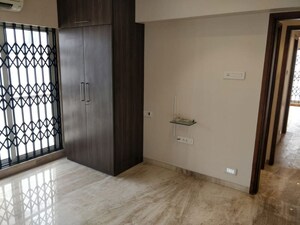 Room in 3 BHK Apartment at Santacruz East – for Rent