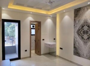 Building Lobby in 3.5 BHK Builder Floor at Unitech Greenwood City Apartment, Sector 45 – for Rent