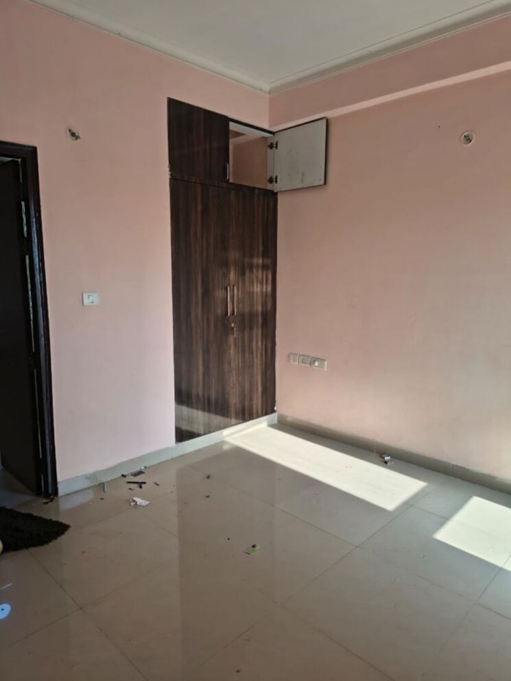 Room, awho-8b 3 Bedroom 1500 Sq.Ft. Apartment In Vrindavan Yojna Lucknow 9857675