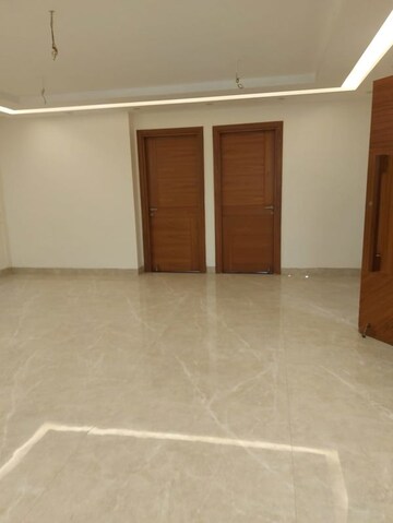 Room in 3 BHK Builder Floor at Sector 85 – for Sale