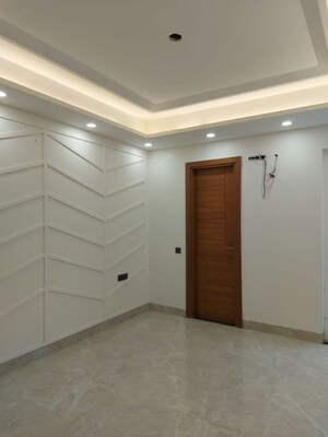 Room in 3 BHK Builder Floor at Sector 85 – for Sale