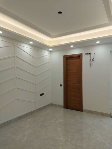 Room in 3 BHK Builder Floor at Sector 85 – for Sale