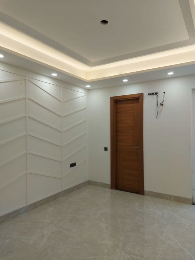 Room, sector 85 3 Bedroom 1620 Sq.Ft. Builder Floor In Sector 85 Faridabad 9857683