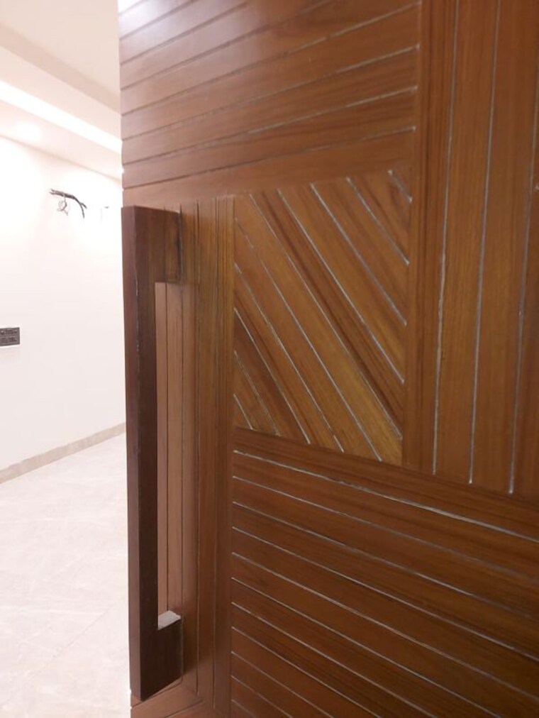 Room, sector 85 3 Bedroom 1620 Sq.Ft. Builder Floor In Sector 85 Faridabad 9857683