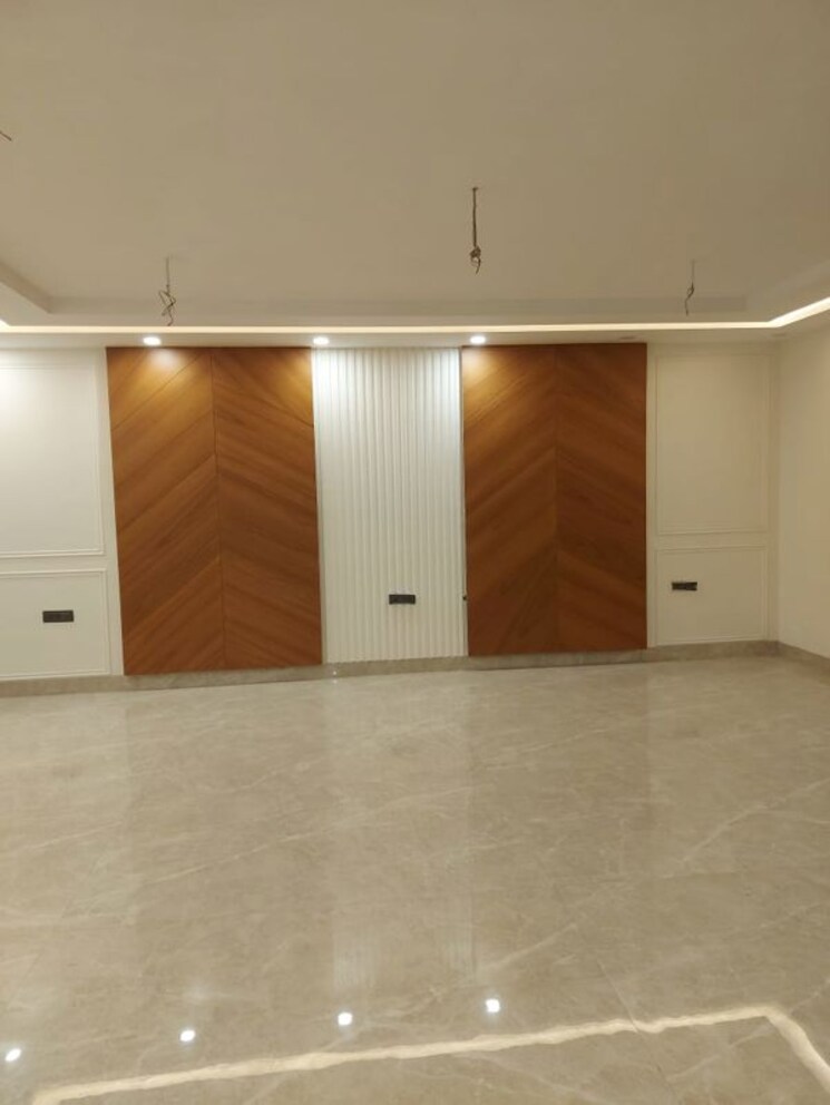 Room, sector 85 3 Bedroom 1620 Sq.Ft. Builder Floor In Sector 85 Faridabad 9857683