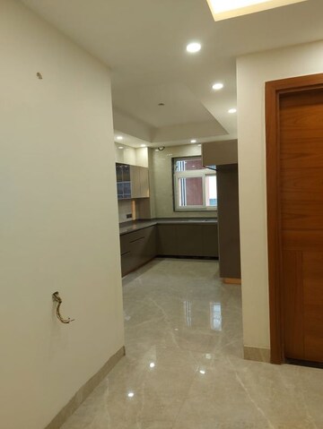 Room in 3 BHK Builder Floor at Sector 85 – for Sale