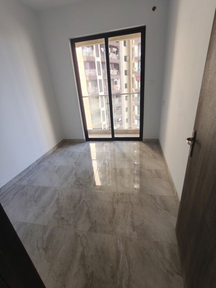 Room, risland-the-icon 2 Bedroom 775 Sq.Ft. Apartment In Dhokali Thane 9857689