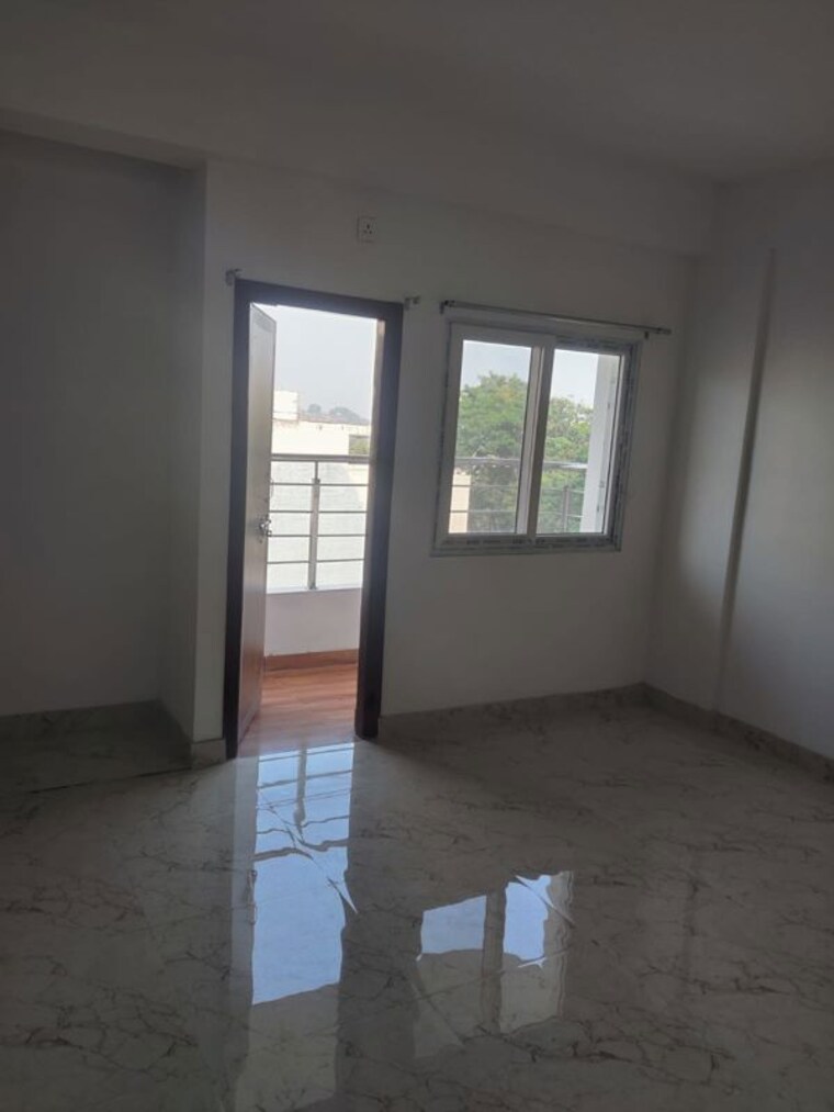 Room, lalpur  1600 Sq.Ft. Apartment In Lalpur Ranchi 9857696