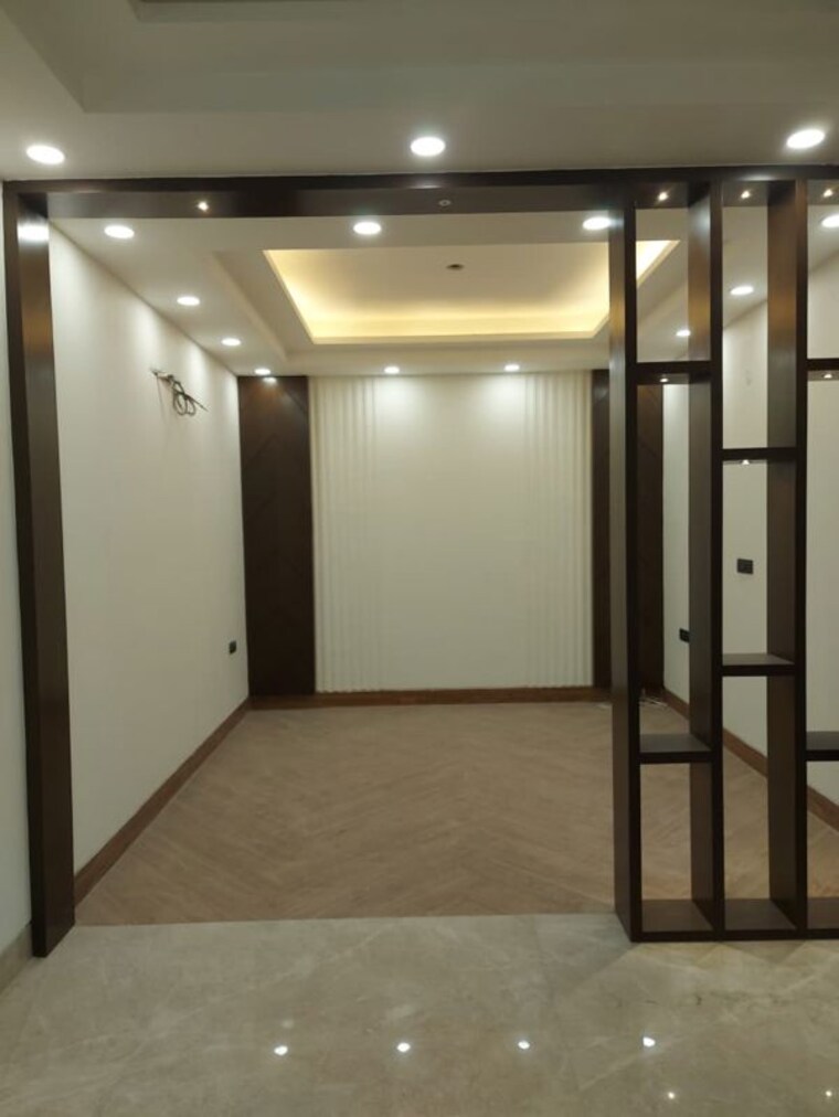 Room, sector 28 3 Bedroom 2250 Sq.Ft. Builder Floor In Sector 28 Faridabad 9857701