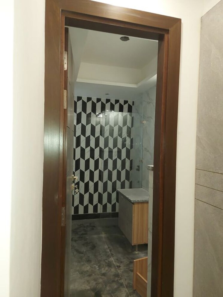 Bathroom, sector 28 3 Bedroom 2250 Sq.Ft. Builder Floor In Sector 28 Faridabad 9857701