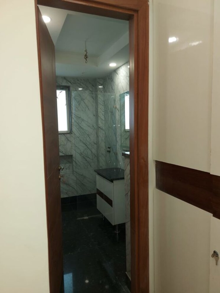 Bathroom, sector 28 3 Bedroom 2250 Sq.Ft. Builder Floor In Sector 28 Faridabad 9857701