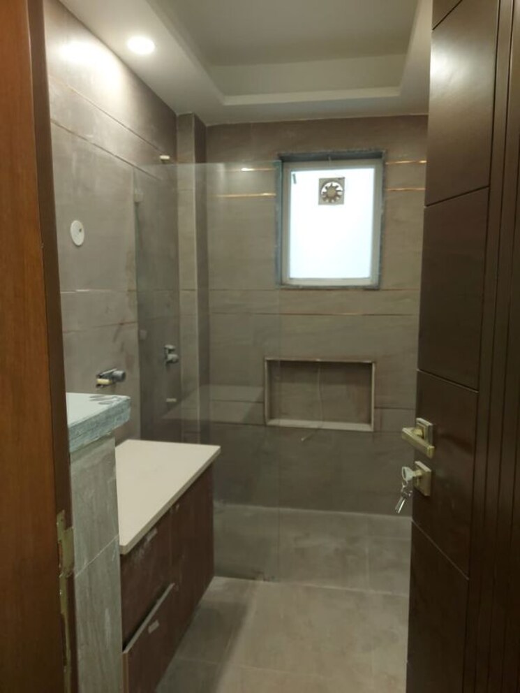Bathroom, sector 28 3 Bedroom 2250 Sq.Ft. Builder Floor In Sector 28 Faridabad 9857701