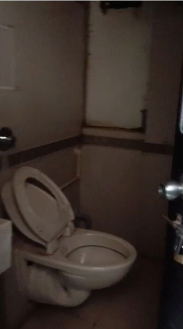 Washroom, chembur Commercial Office Space 455 Sq.Ft. In Chembur Mumbai 9857672