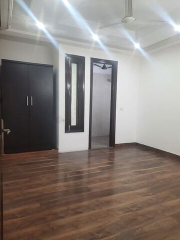 Room in 3 BHK Builder Floor at Kailash Colony – for Rent