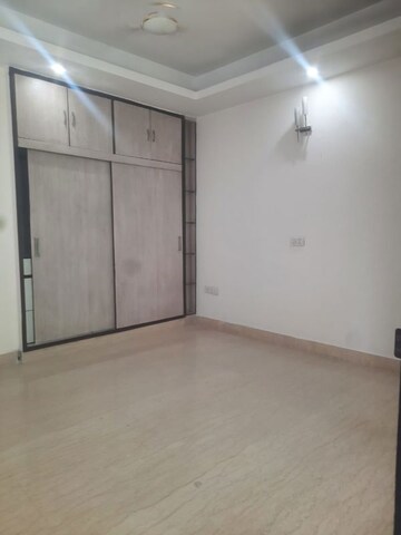 Room in 3 BHK Builder Floor at Kailash Colony – for Rent