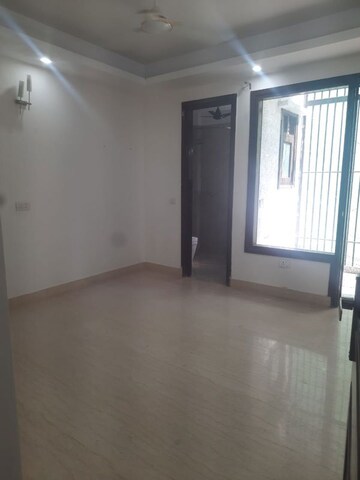 Room in 3 BHK Builder Floor at Kailash Colony – for Rent