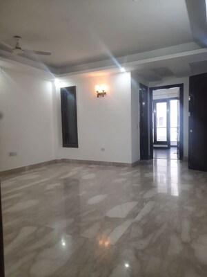 Room in 3 BHK Builder Floor at Kailash Colony – for Rent