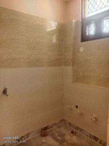 Room in 2.5 BHK Builder Floor at Ashoka Enclave 3, Sector 35 – for Rent