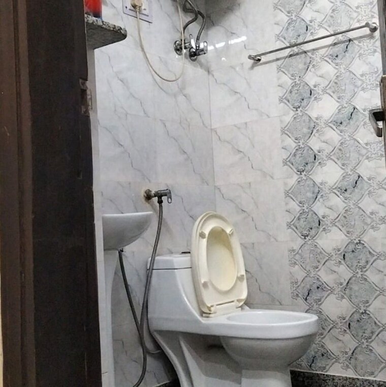 Bathroom, malviya nagar 2 Bedroom 900 Sq.Ft. Builder Floor In Malviya Nagar Delhi 9857789