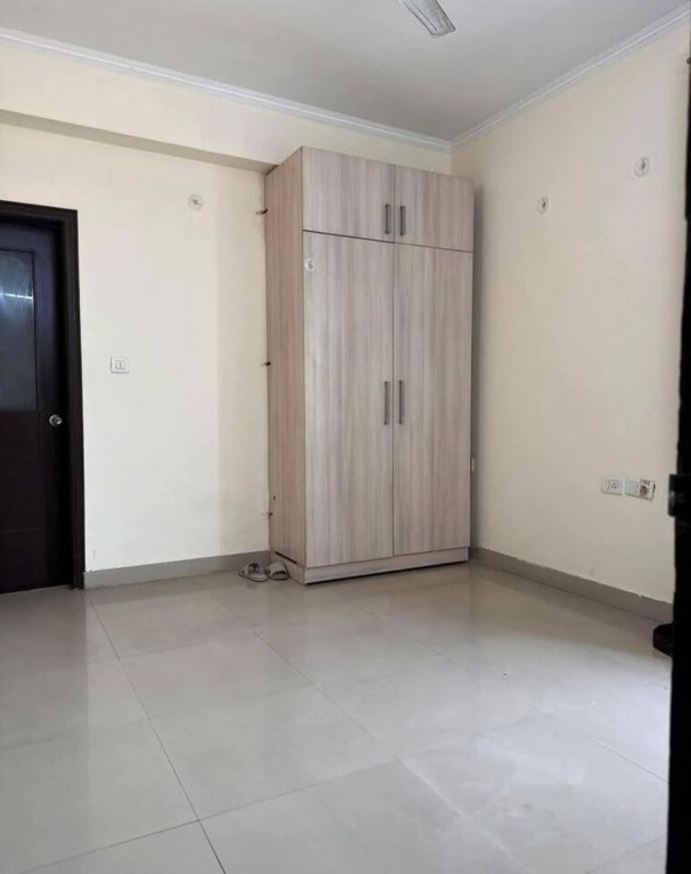 Room, paras-dews 3 Bedroom 1760 Sq.Ft. Apartment In Sector 106 Gurgaon 9857796