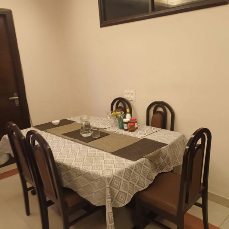 Team Area, greater kailash ii 4 Bedroom 2500 Sq.Ft. Builder Floor In Greater Kailash ii Delhi 9857818