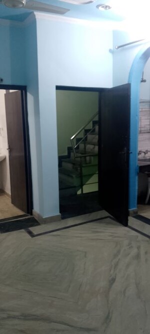 Building Lobby in 2.5 BHK Builder Floor at SRS Tower, Sector 31 – for Rent