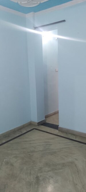 Room in 2.5 BHK Builder Floor at SRS Tower, Sector 31 – for Rent