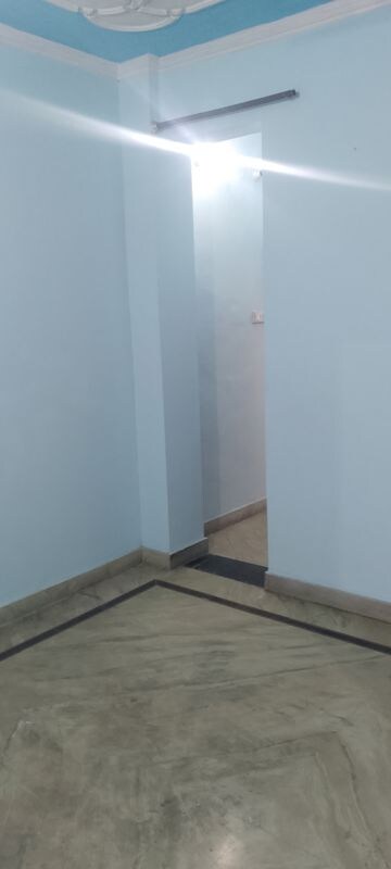 Room in 2.5 BHK Builder Floor at SRS Tower, Sector 31 – for Rent